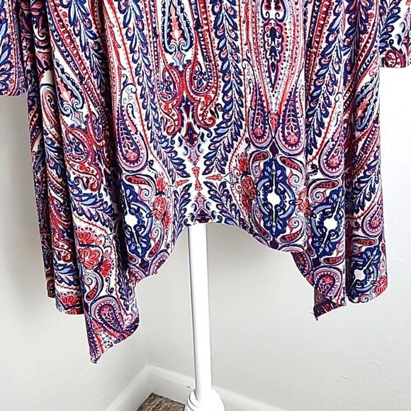Honeyme Red, White & Blue Paisley Design Tunic, Longer on the Sides, Size 1X - Picture 4 of 8